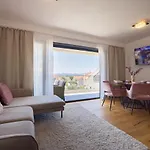 Lola\'S Luxury Apartment