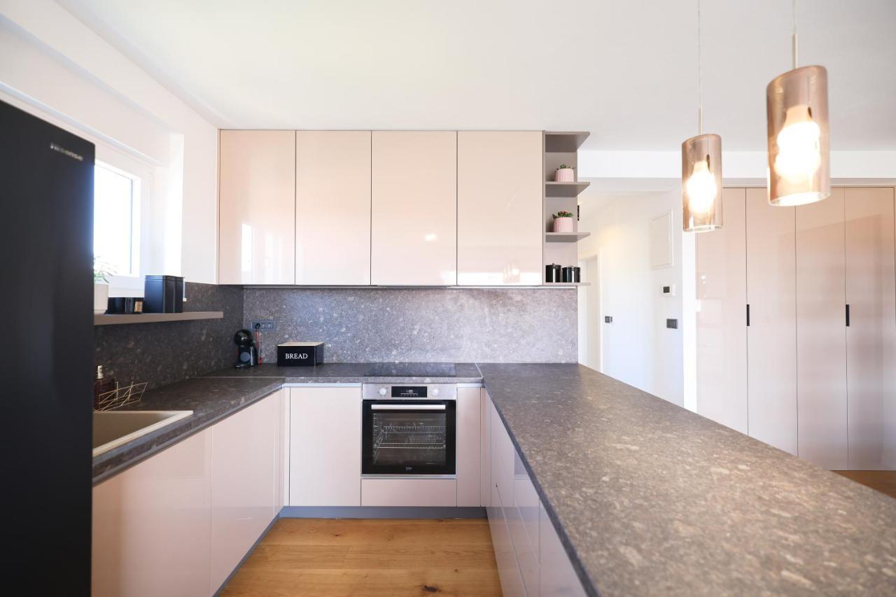Lola's Luxury Apartment *
