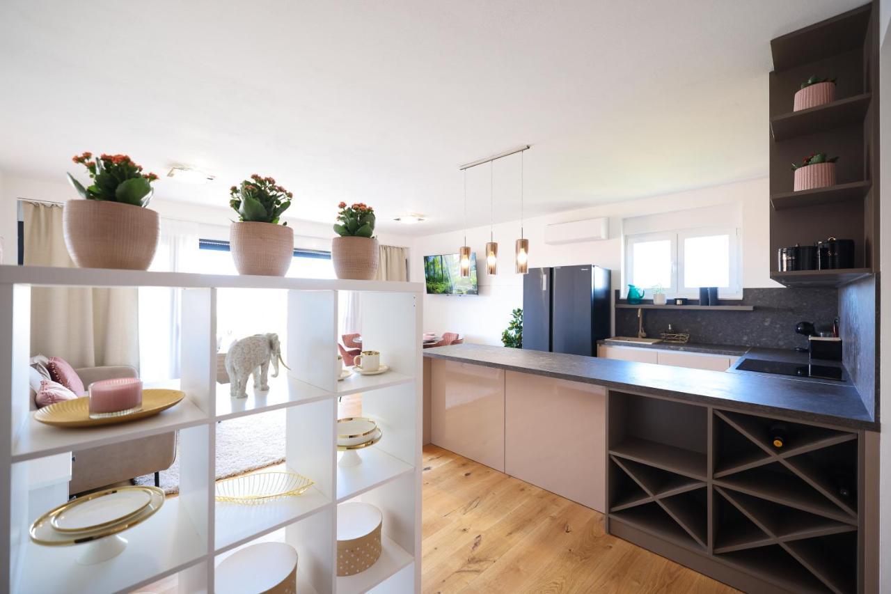 Lola's Luxury Apartment *