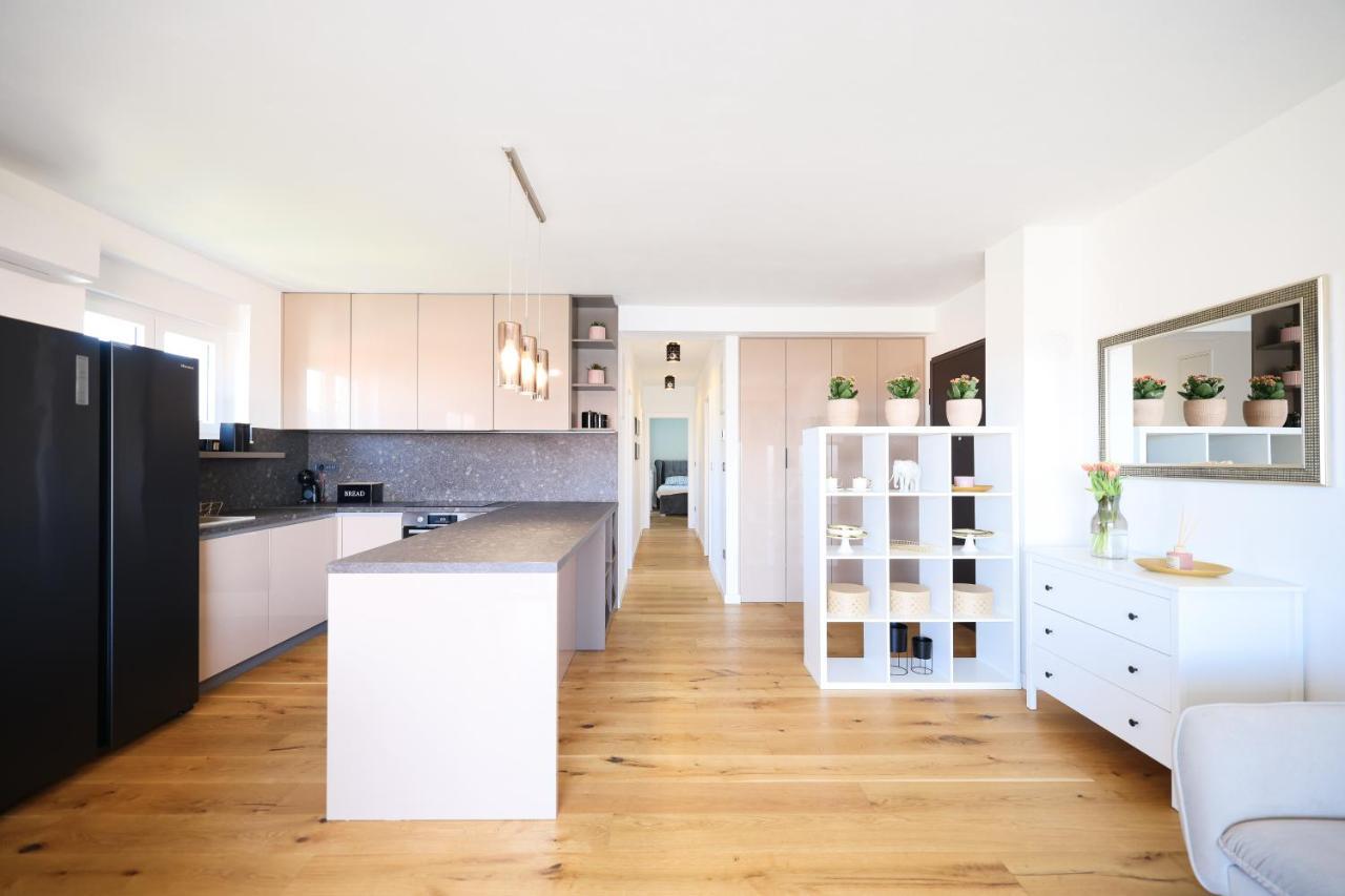 Lola's Luxury Apartment